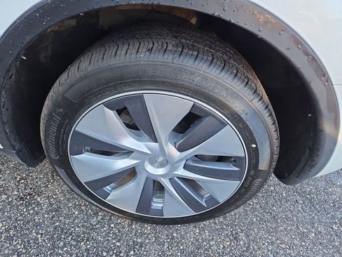 Used 2023 Tesla Model Y Long Range image 29