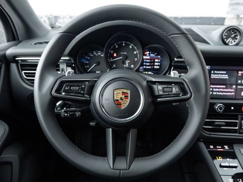 Certified 2026 Porsche Macan AWD/4WD image 13