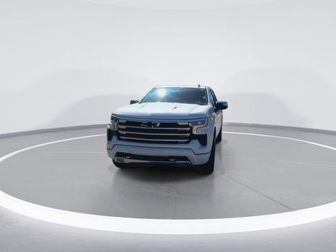 Used 2023 Chevrolet Silverado 1500 High Country w/ High Country Premium Package AWD/4WD image 4
