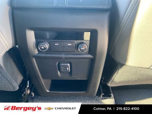 Used 2023 Chevrolet Traverse LT image 22