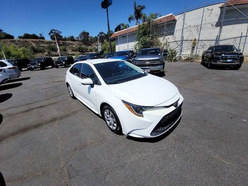 Used 2020 Toyota Corolla LE FWD image 2