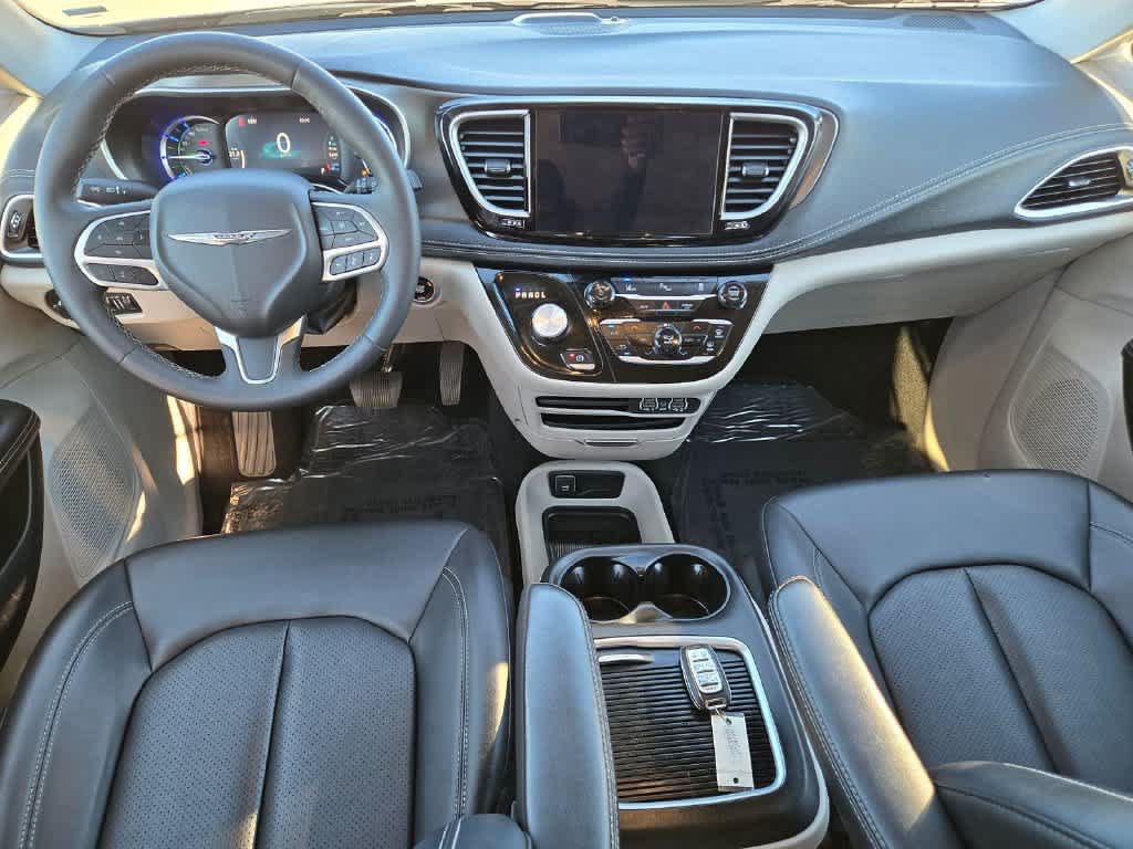 Used 2024 Chrysler Pacifica Limited FWD image 9