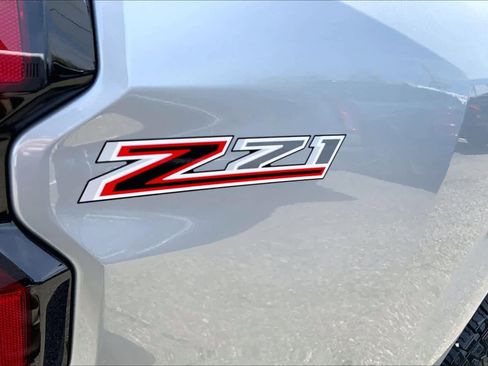 Used 2023 Chevrolet Colorado Z71 w/ Z71 Convenience Package 2 AWD/4WD image 10