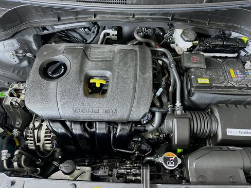 Used 2025 Kia Soul LX w/ LX Technology Package FWD image 32