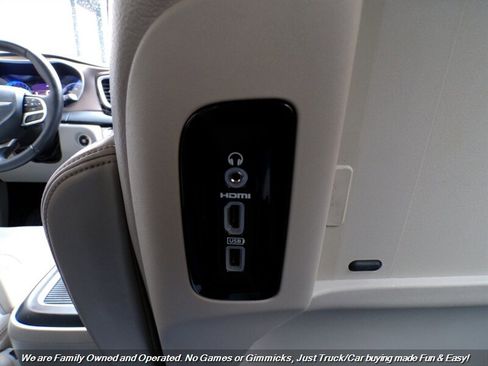 Used 2017 Chrysler Pacifica Touring-L Plus image 43