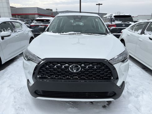 Used 2024 Toyota Corolla Cross L image 3