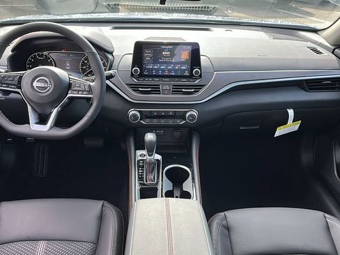 Used 2025 Nissan Altima 2.5 SR FWD image 14