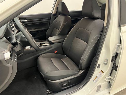 Used 2025 Nissan Altima 2.5 SV FWD image 21