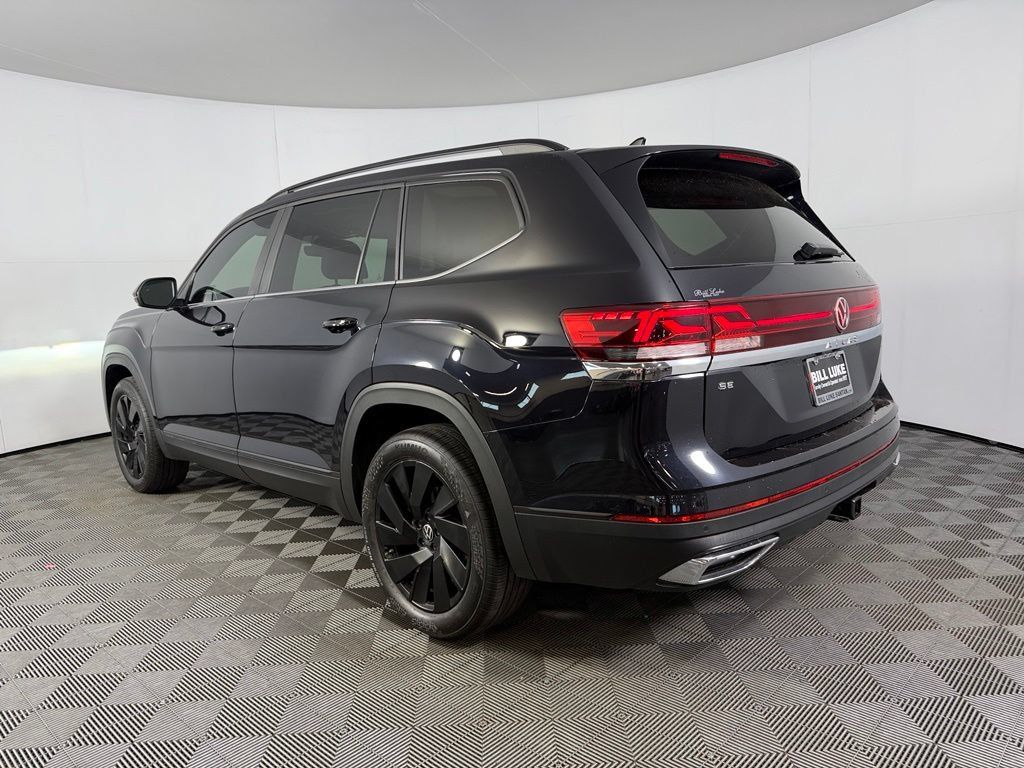 Used 2024 Volkswagen Atlas SE w/ Panoramic Sunroof Package FWD image 9