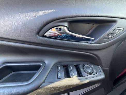 Certified 2018 Chevrolet Equinox LT image 30