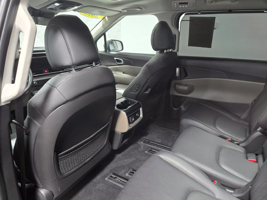 Used 2025 Kia Carnival SX FWD image 37
