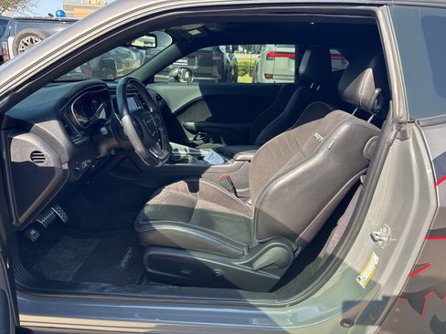 Used 2019 Dodge Challenger SRT Hellcat Redeye image 5