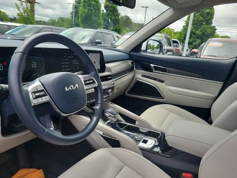 Used 2025 Kia Telluride EX w/ EX Captain's Chair Package FWD image 13