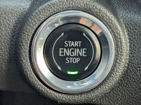 Used 2023 Chevrolet TrailBlazer RS image 32