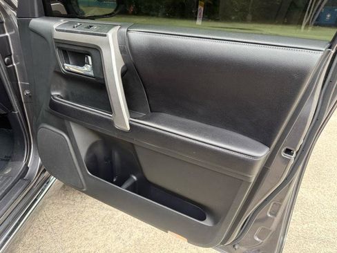 Used 2016 Toyota 4Runner Limited AWD/4WD image 38