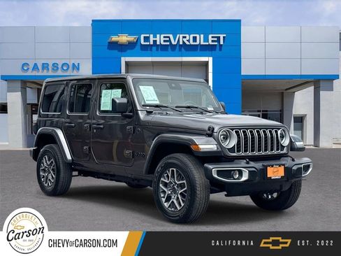 Used 2025 Jeep Wrangler Unlimited Sahara AWD/4WD image 1