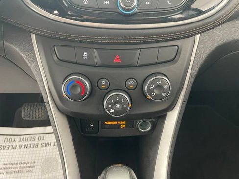 Used 2022 Chevrolet Trax LT w/ Driver Confidence Package AWD/4WD image 42