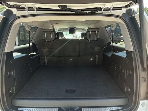 Used 2016 Chevrolet Suburban LT RWD image 13