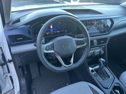 Used 2024 Volkswagen Taos SE image 34