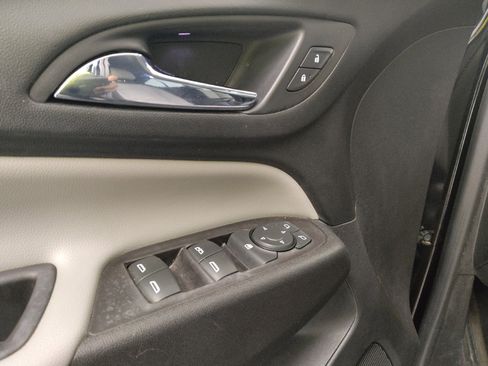 Used 2020 Chevrolet Equinox LS image 27