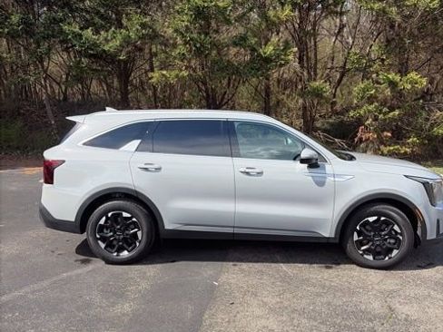 Used 2025 Kia Sorento S w/ Panoramic Sunroof Package image 5