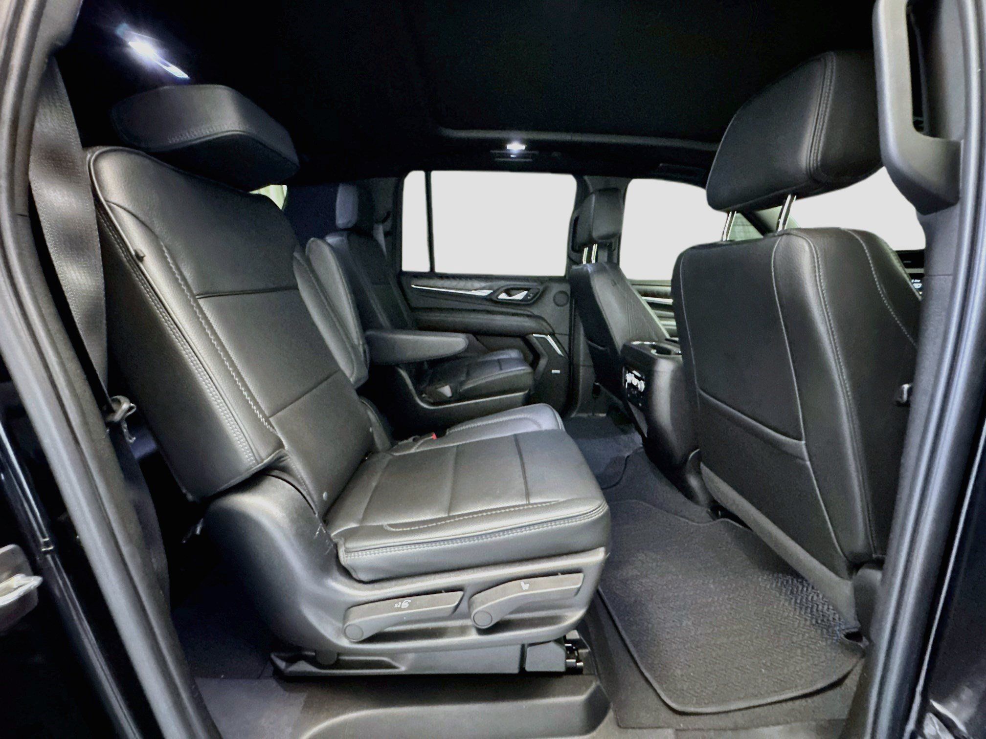 Used 2023 GMC Yukon XL Denali RWD image 19