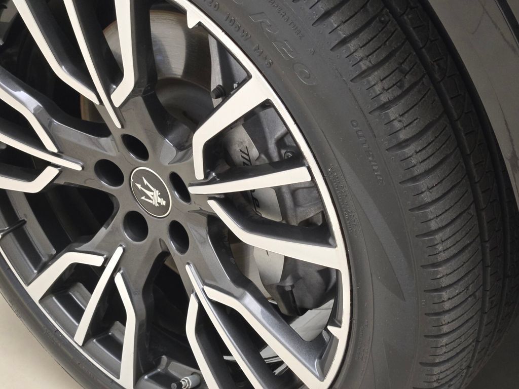 Certified 2023 Maserati Grecale GT AWD/4WD image 13