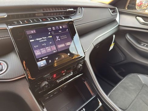 New 2025 Jeep Grand Cherokee Altitude AWD/4WD image 20