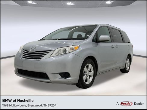 Used 2016 Toyota Sienna LE image 1