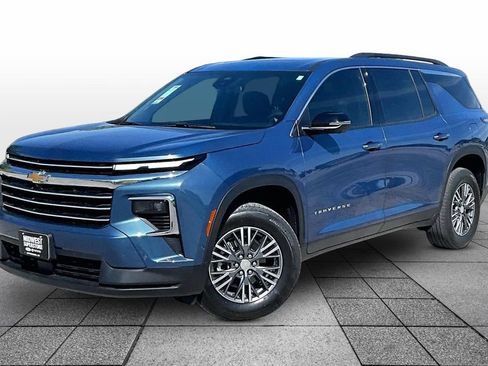 Used 2024 Chevrolet Traverse LT w/ Enhanced Driving Package FWD image 1