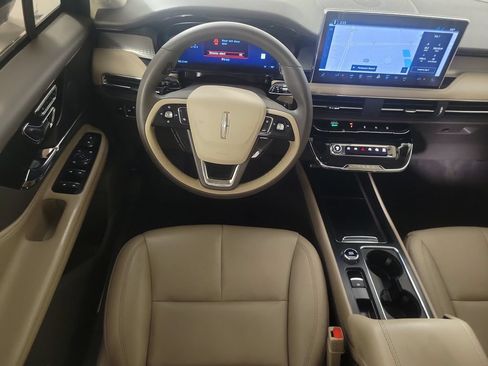 Used 2024 Lincoln Corsair FWD image 9