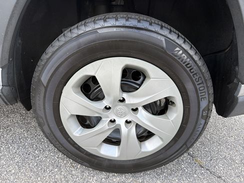 Certified 2021 Toyota RAV4 LE FWD image 30