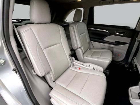 Used 2015 Toyota Highlander Limited FWD image 19