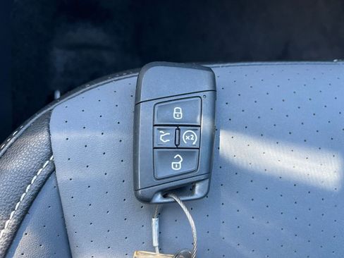Used 2025 Volkswagen Jetta SE FWD image 21