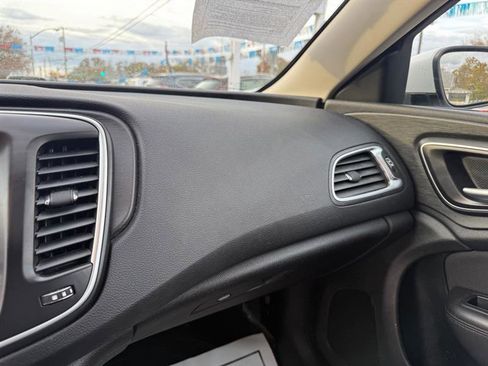 Used 2015 Chrysler 200 Limited w/ Convenience Group image 14