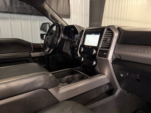 Used 2017 Ford F250 Platinum w/ Platinum Ultimate Package AWD/4WD image 25
