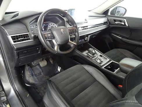 Used 2022 Mitsubishi Outlander SE image 23