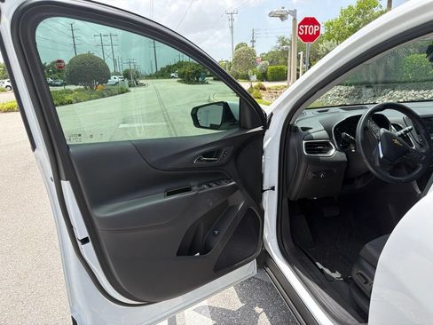 Used 2024 Chevrolet Equinox LT FWD image 23