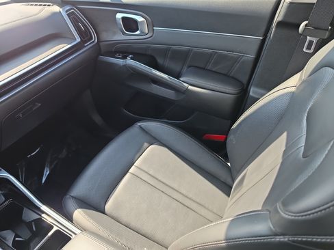 Certified 2024 Kia Sorento SX AWD/4WD image 16