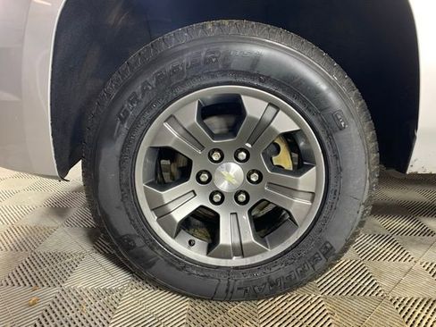 Used 2019 Chevrolet Suburban LT image 36