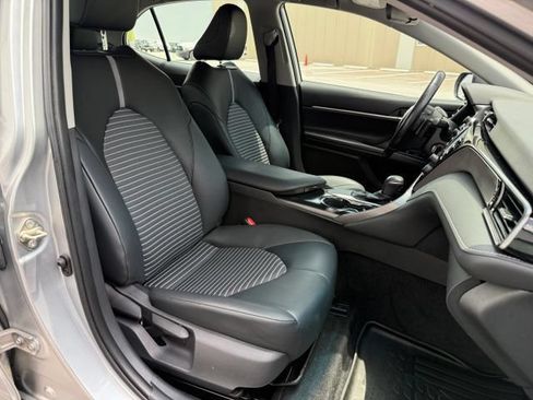 Used 2020 Toyota Camry SE FWD image 22