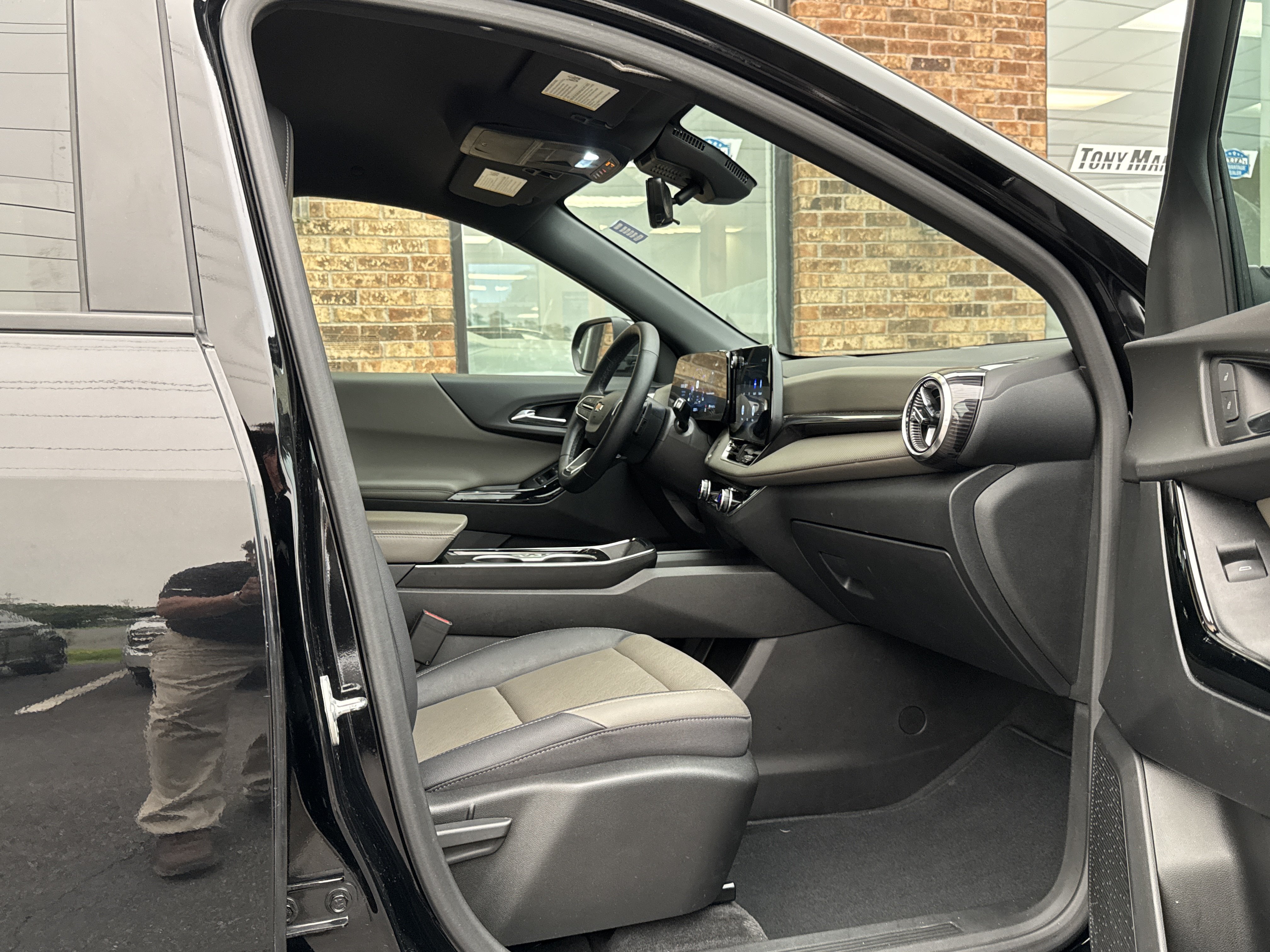 Used 2025 Chevrolet Equinox LT w/ Convenience Package II AWD/4WD image 13