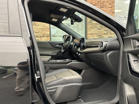 Used 2025 Chevrolet Equinox LT w/ Convenience Package II AWD/4WD image 13
