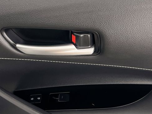 Used 2021 Toyota Corolla SE FWD image 32