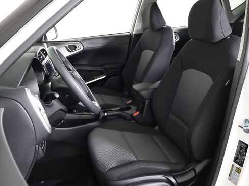 Used 2025 Kia Soul LX FWD image 26