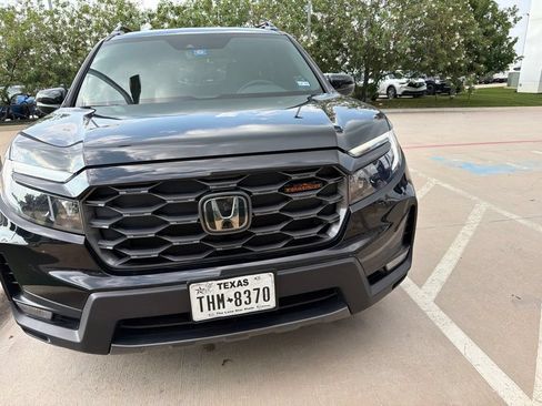 Used 2023 Honda Passport TrailSport image 2
