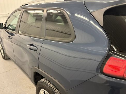 Used 2021 Jeep Cherokee Latitude FWD image 36