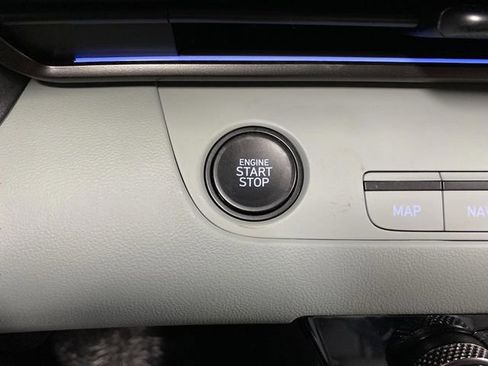 New 2025 Hyundai Elantra Limited image 23