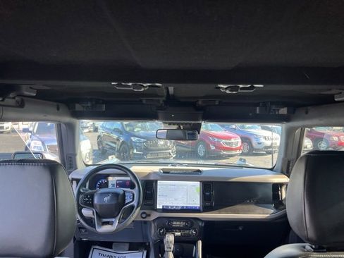 Used 2023 Ford Bronco Wildtrak image 3