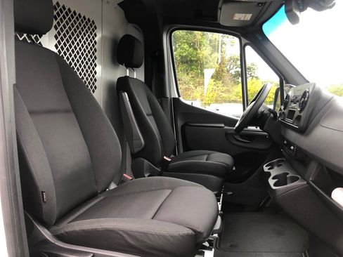 Used 2019 Freightliner Sprinter 2500 w/ Driver Convenience Package image 33